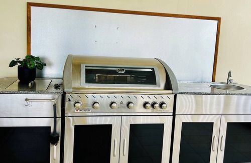 Inverell Apartment | UN!T S!X @the Byronn2 bedroom unit in the heart of Inverell