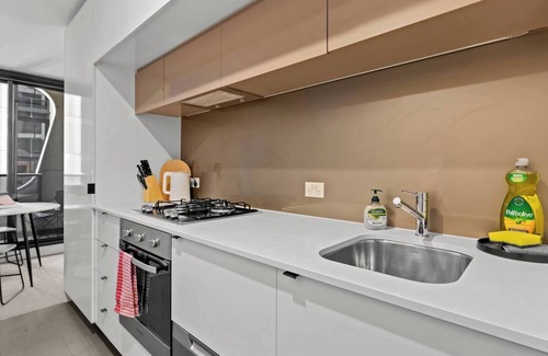 Melbourne Central Business District Apartment | Unbeatable Location - Sleek 1BR Melbourne Central