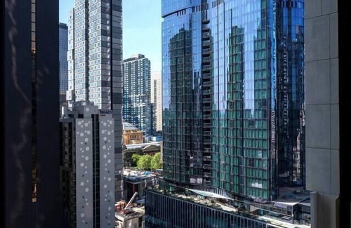 Melbourne Central Business District Apartment | Unbeatable Location - Sleek 1BR Melbourne Central