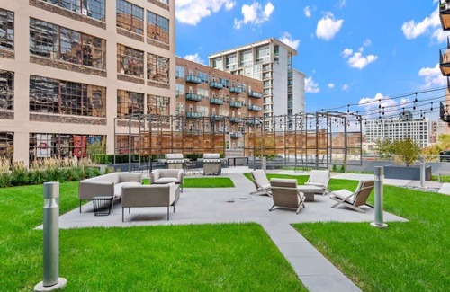 West Loop Gate Apartment | Unbeatable Top Floor: Views, Central, Modern