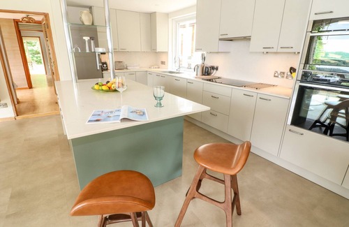 Stroud House | UNDER CATSWOOD, pet friendly, luxury holiday cottage in Stroud