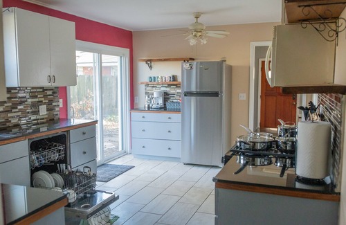 Broadmoor House | Under the Oak in Shreveport - Close to Barksdale, Hospitals, Downtown, and more!
