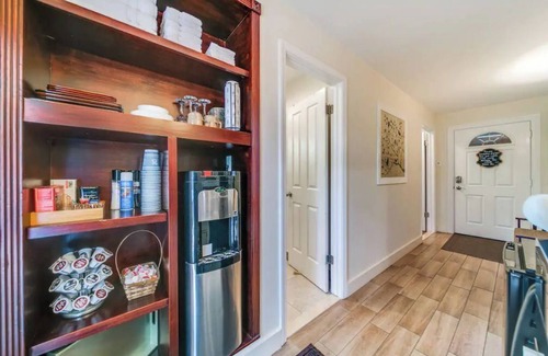Universal City House | Under the Oaks, a charming, romantic retreat with hot tub and sauna