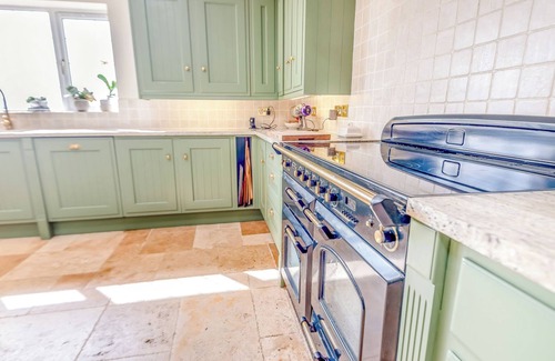 East Knoyle Cottage | UNDERHILL HOUSE, family friendly, luxury holiday cottage in Hindon