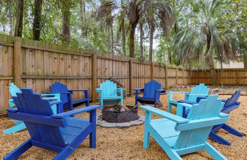 Duckpond House | Underwater Home w/Game Room ~6 min to Stadium & Downtown/2 King Beds &Fire Pit
