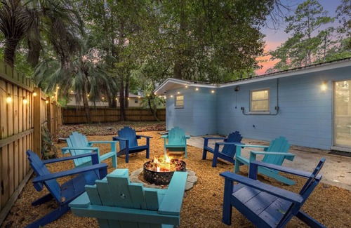 Duckpond House | Underwater Home w/Game Room ~6 min to Stadium & Downtown/2 King Beds &Fire Pit