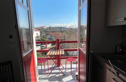 Saint-Jean-de-Luz Apartment | Une Belle Vue, un Coin Reposant