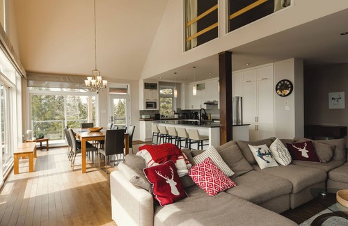 Saint-Joseph-de-la-Rive Ski Chalet | Une vue à Couper le Souffle - La Panoramique