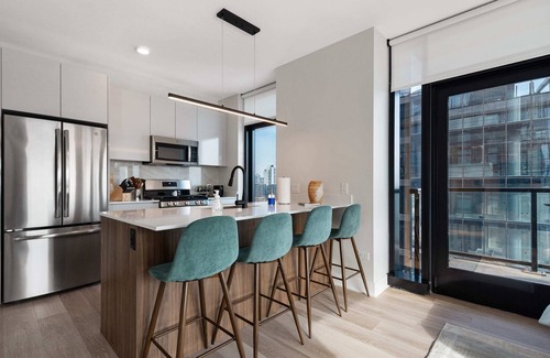 West Loop Apartment | Unforgettable Stay: High End 2BR, Easy City Access
