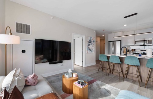 West Loop Apartment | Unforgettable Stay: High End 2BR, Easy City Access