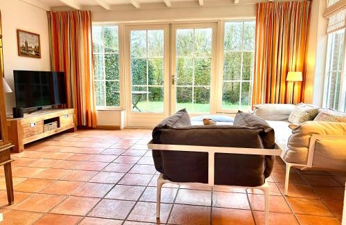 Domburg House | Uniek huis onderaan de duinen -veel privacy- eigen parkeerplaats