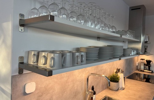 Viken House | Unikt Boende Mitt i Gamla Viken, 150 Kvm, 3 Sovrum, 6 Sängplatser, Trädgård