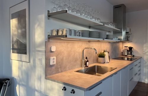 Viken House | Unikt Boende Mitt i Gamla Viken, 150 Kvm, 3 Sovrum, 6 Sängplatser, Trädgård