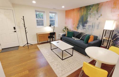 Stanton Park Apartment | Union Hub - Steps 2 Station Mall with PARKING