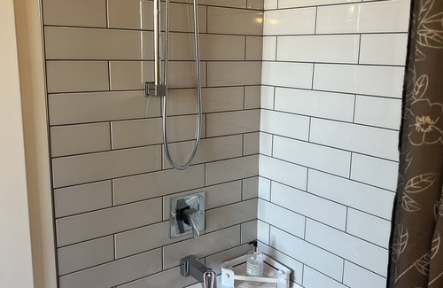 Bear Mountain Resort Condo | Unique 13ft ceiling condo/golf club/fitness facilities/outdoor pool/hiking π