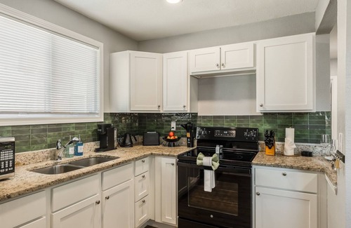 Riverside Apartment | Unique 2-bedroom apt in calm Riverside enroute between airport and Kansas City