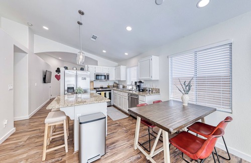 Summerlin House | Unique 2-Bedroom Las Vegas Home in Beautiful Summerlin- 15 Minutes to Strip