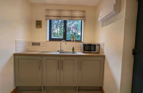 Presteigne Cabin | Unique 3 bed cabin with hot tub on Welsh border.
