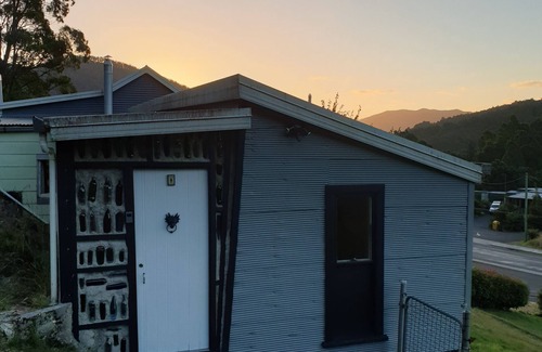 Tullah House | Unique 3 Bedroom House on 1/2 Acre Property