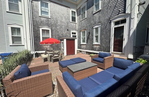 Top of the Hill Apartment | Unique 3rd Floor Loft 1 Queen Bed/1 Twin Bed/1 Bath/Pullout Sofa/Dog Friendly