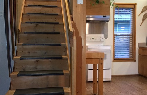Juneau Cabin | Unique Alaskan Cabin, minutes from Airport & Ferry - private sauna!