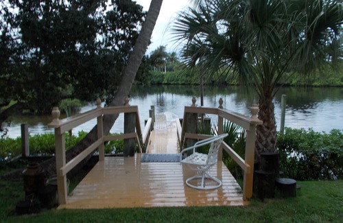 Inlet District Apartment | Unique and Charming-Waterfront Studio Cottage - Queen bed & Dock