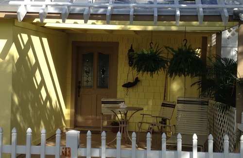 Inlet District Apartment | Unique and Charming-Waterfront Studio Cottage - Queen bed & Dock