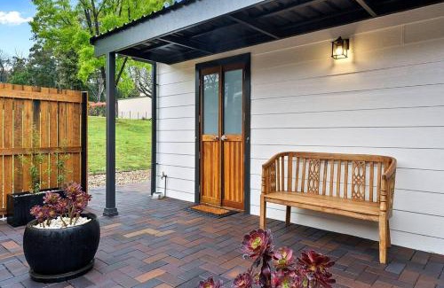 Bilpin House | Unique and secluded Poppy Cottage