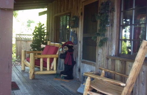 Silver Lake Cabin | Unique Cabin in the Woods Near Mount St. Helens