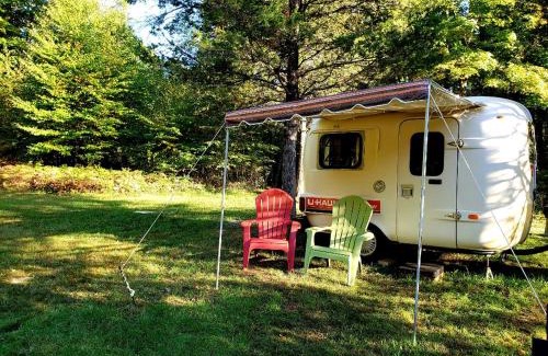 Pine Bush House | Unique Caravan for Vintage Glamping Experience in Pine Bush, New York
