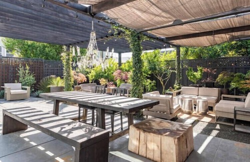 St. Mary's Apartment | Unique & Chic Apartment with Spectacular Outside Living Room