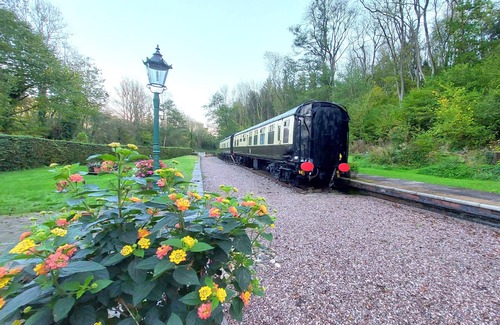 Donnington House | Unique converted railway carriages- self catering sleeps 6