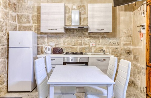 Ħal Bisbut Apartment | Unique & Cosy 1BR Maisonette in Zejtun w/WIFI & AC
