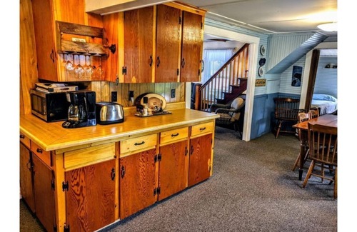 Weeks Mills Cottage | Unique Cottage