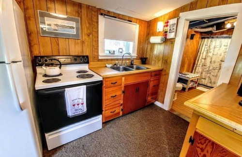 Weeks Mills Cottage | Unique Cottage