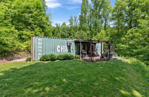 Somerdale House | Unique Dover Accommodation with a Hot Tub Perfect for Glamping in Ohio