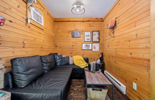 Somerdale House | Unique Dover Accommodation with a Hot Tub Perfect for Glamping in Ohio