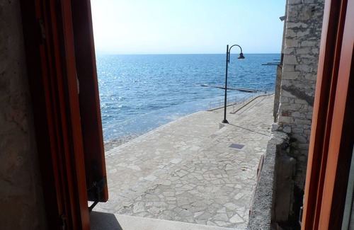 Umag House | unique historical STONE TOWER DIRECTLY BY THE SEA! carefully restored