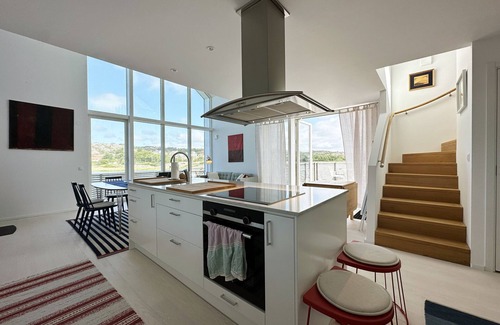Karna House | Unique holiday home 10 meters from the water, Lilla Fjellsholmen | SE09040