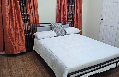 Jerningham Junction House | Unique Home Away From Home. Smoke Free Family Size Pool, Cameras for safety.