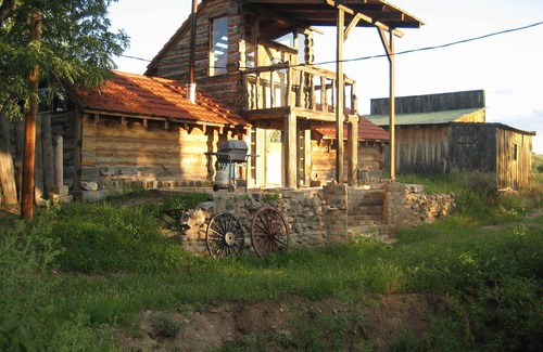 Gila Cabin | Unique Log cabin at Bearpaw Ranch on the Gila River