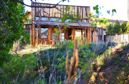 Gila Cabin | Unique Log cabin at Bearpaw Ranch on the Gila River
