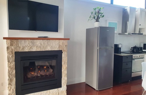 Bremer Apartment | Unique Luxury Fully Equipped Apartment With Vineyard Views From Your King bed