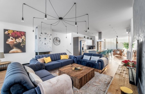 Boranovice House | Unique modern House with swimming pool and elevator