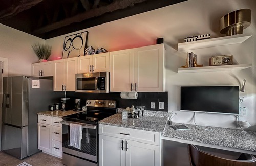 Nashville Apartment | Unique Nashville Executive Condo & Workspace