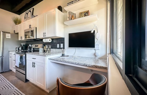 Nashville Apartment | Unique Nashville Executive Condo & Workspace