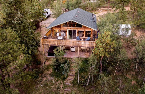 Bailey Cabin | Unique, Romantic Getaway - 1 hr to Denver - Hot Tub - Views