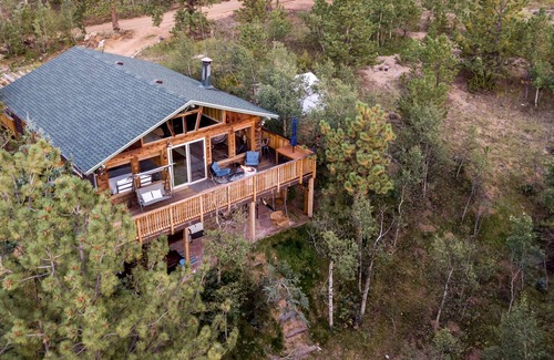 Bailey Cabin | Unique, Romantic Getaway - 1 hr to Denver - Hot Tub - Views
