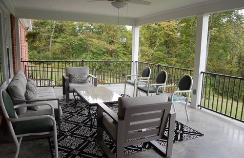 Buechel House | Unique Serenity - Entire Home On Private 3-Acres in Metro. Expo Center, Bourbon