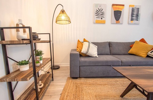Milton Park Apartment | Unique Stays - 3658 Boul. Saint-Laurent